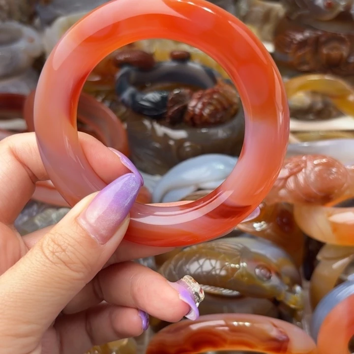 改***生玛瑙/玉髓未镶嵌手镯300元