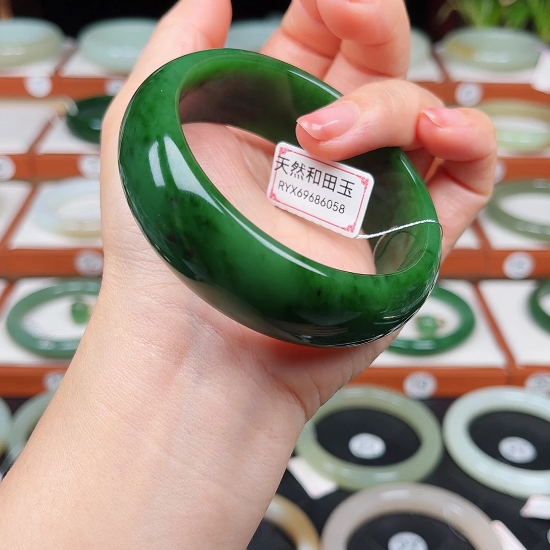 和田玉未镶嵌手镯