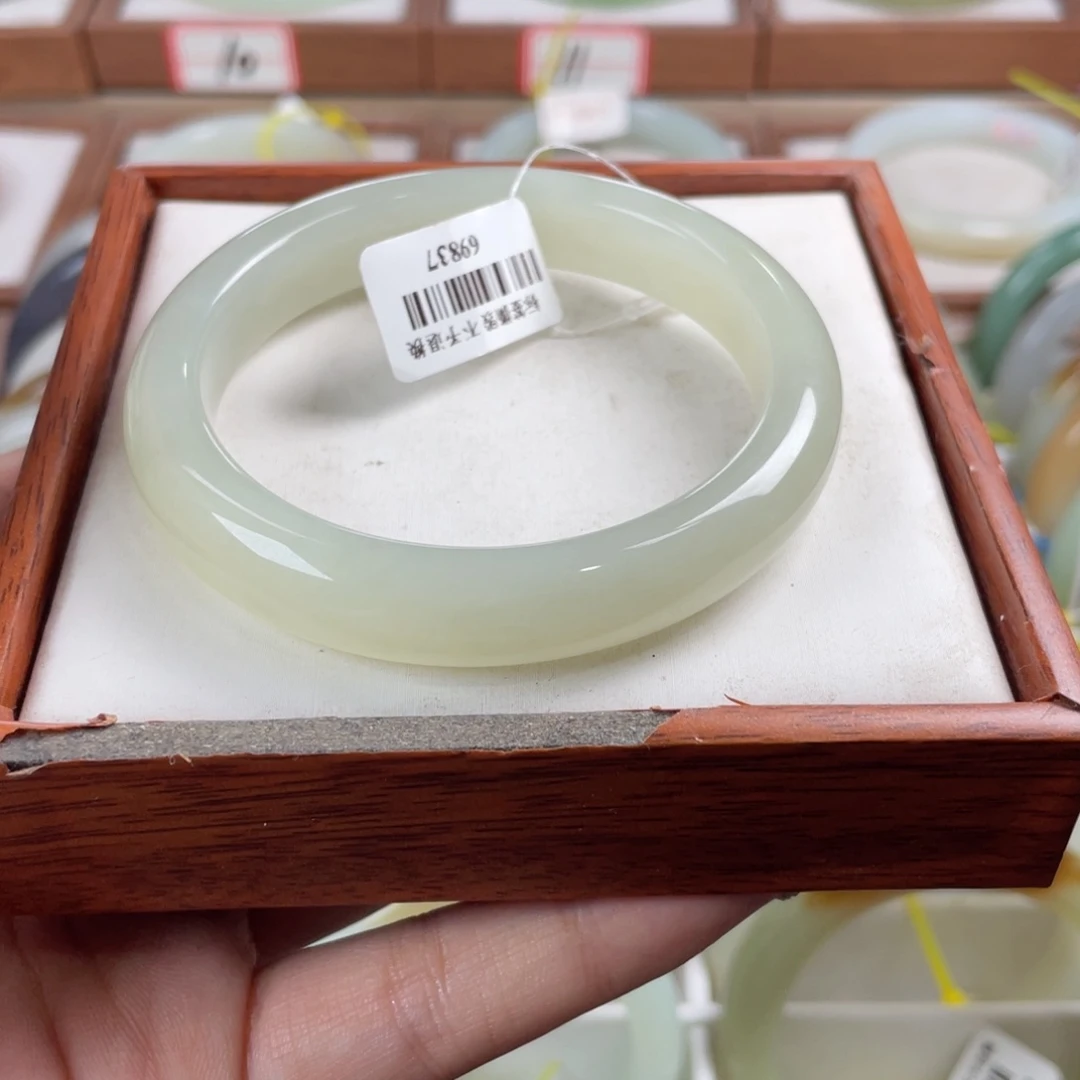 【闪购商品】和田玉手镯未镶嵌57.2