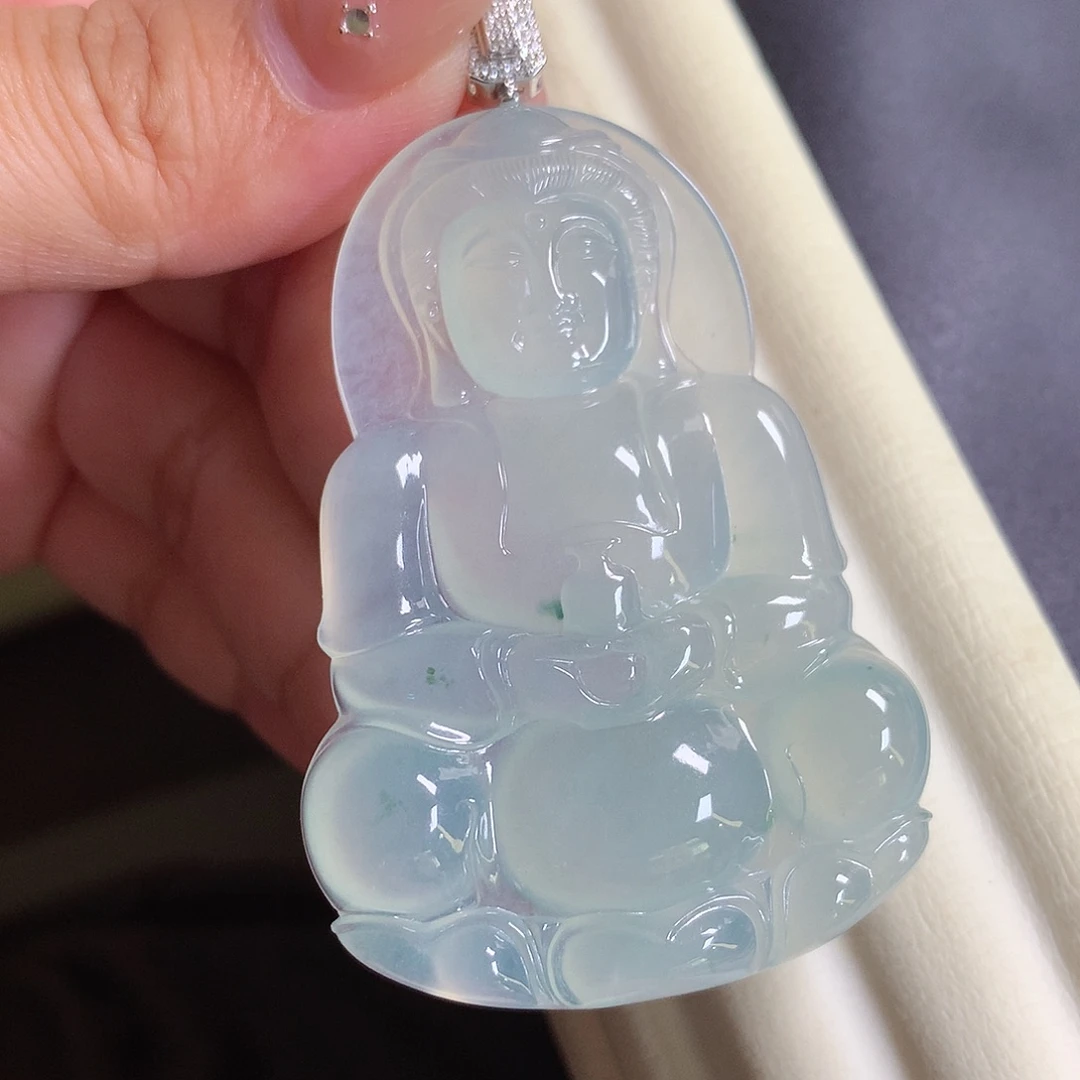 翡翠18K金镶嵌颈饰观音