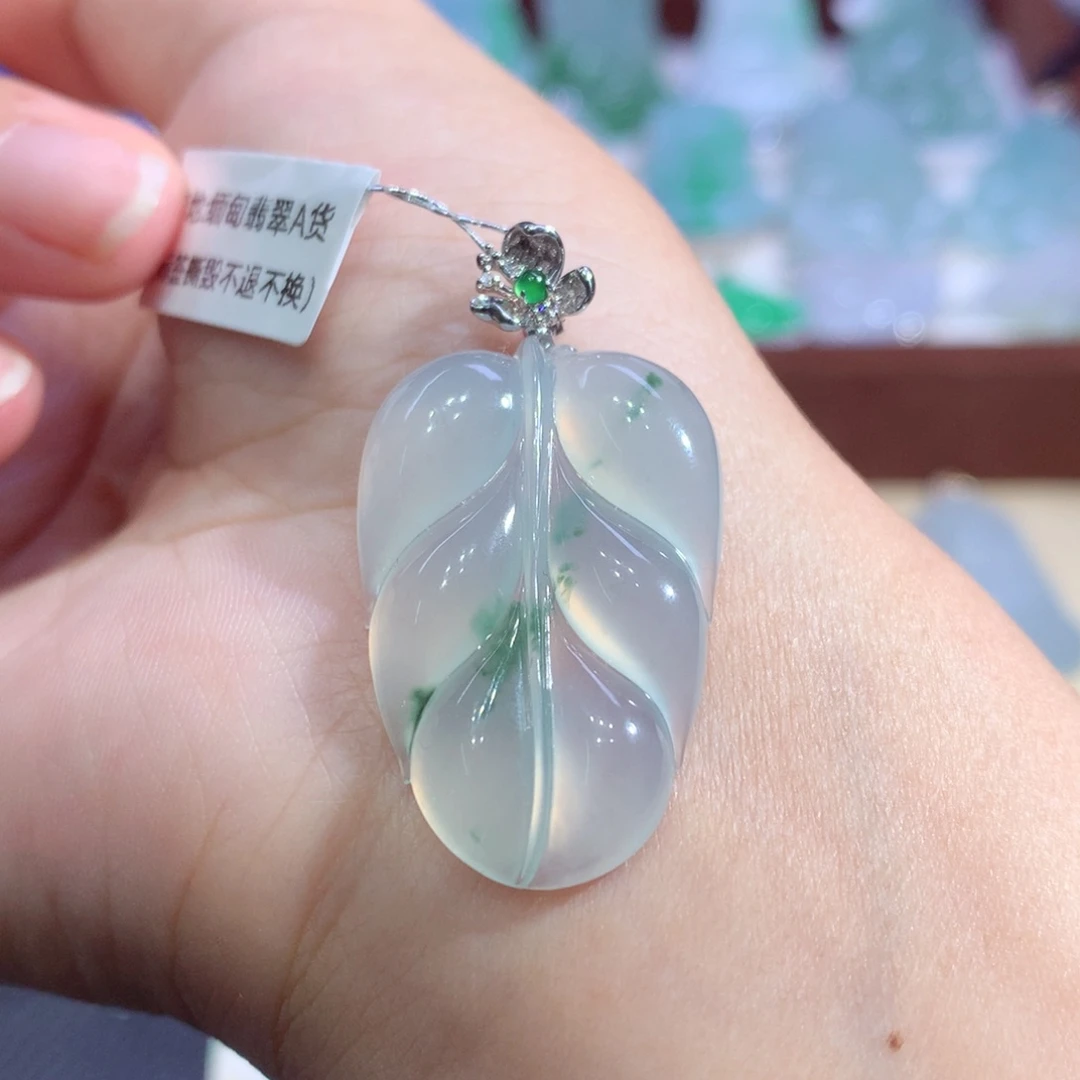 翡翠18K金镶嵌颈饰翡翠