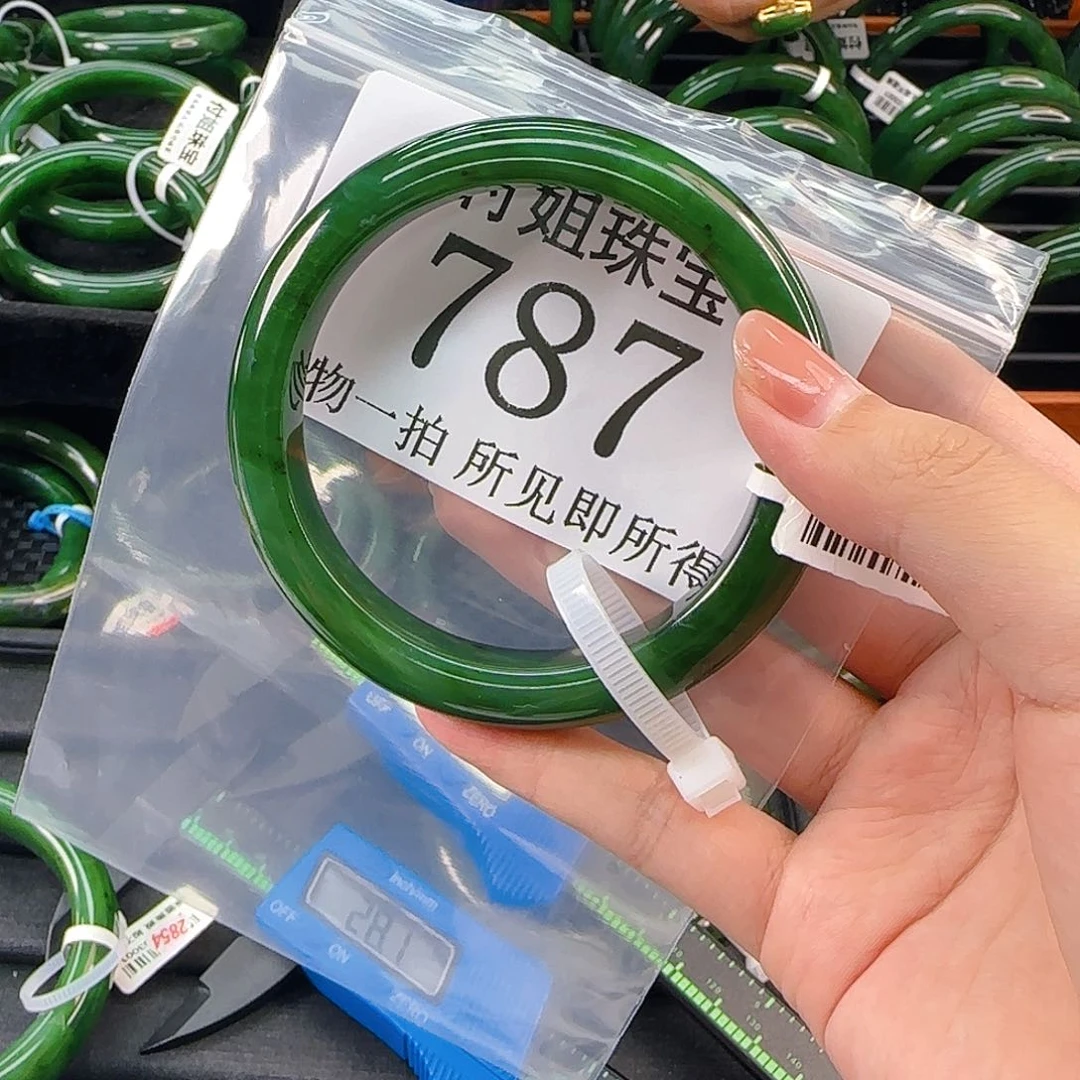 颈饰未镶嵌和田玉手镯64 787