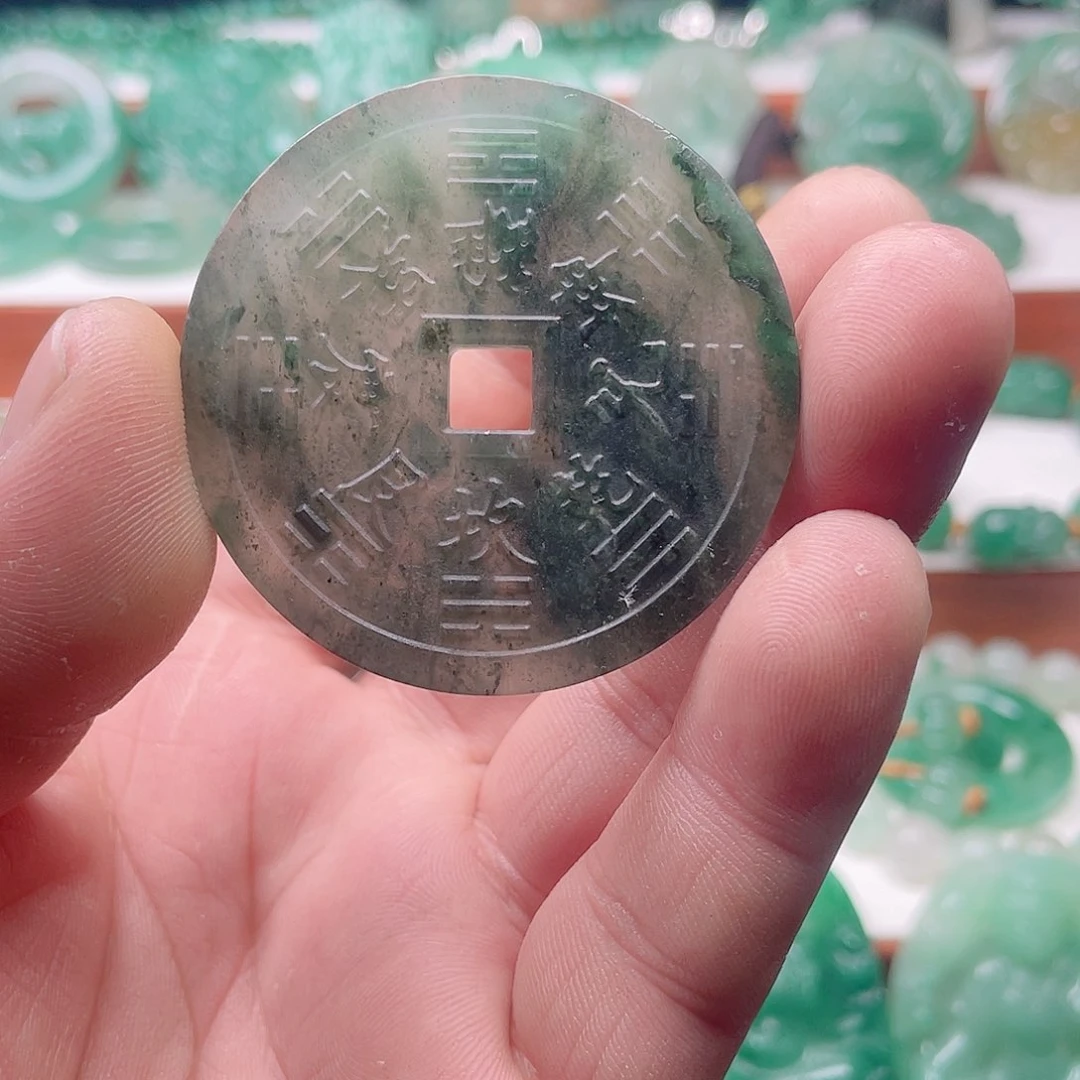 颈饰未镶嵌石英质玉