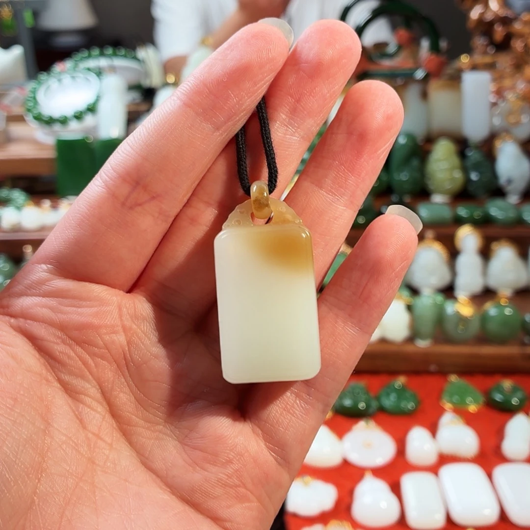和田玉（糖玉）未镶嵌吊坠(不含链)