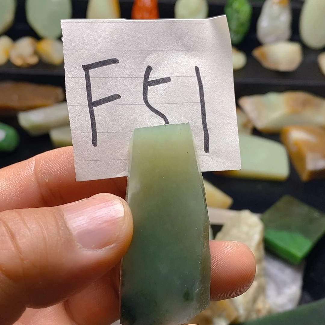 淡***静和田玉（糖玉）未镶嵌珠宝半成品