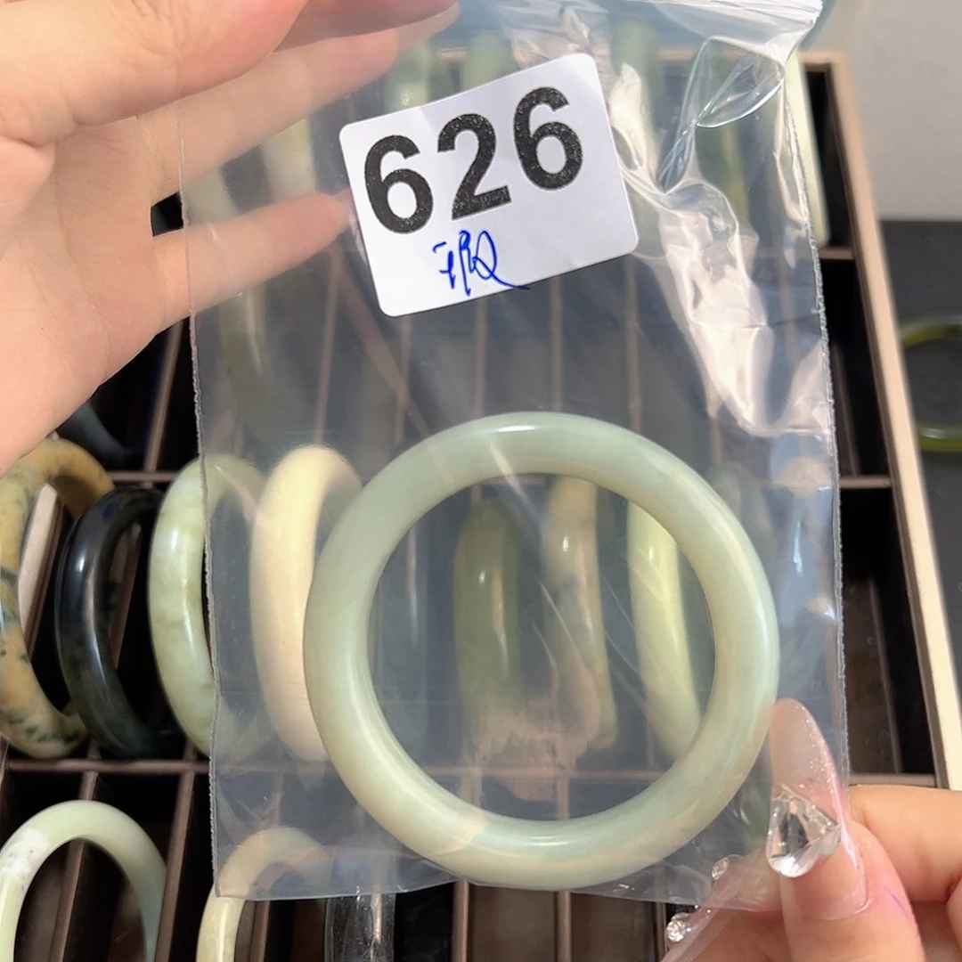 你***烦蛇纹石玉未镶嵌手镯
