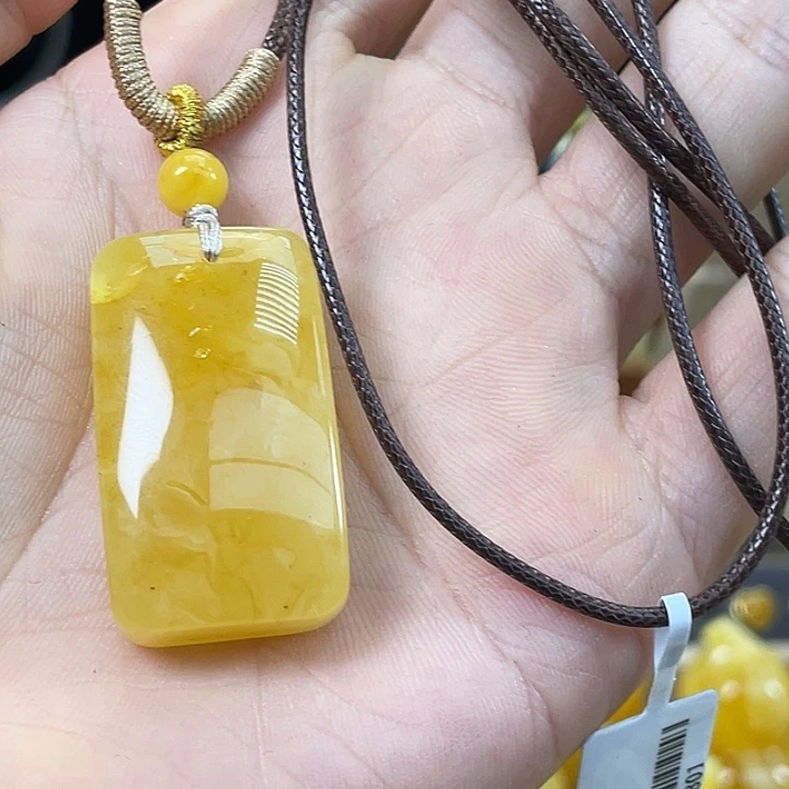 琥珀未镶嵌珠宝奇石J