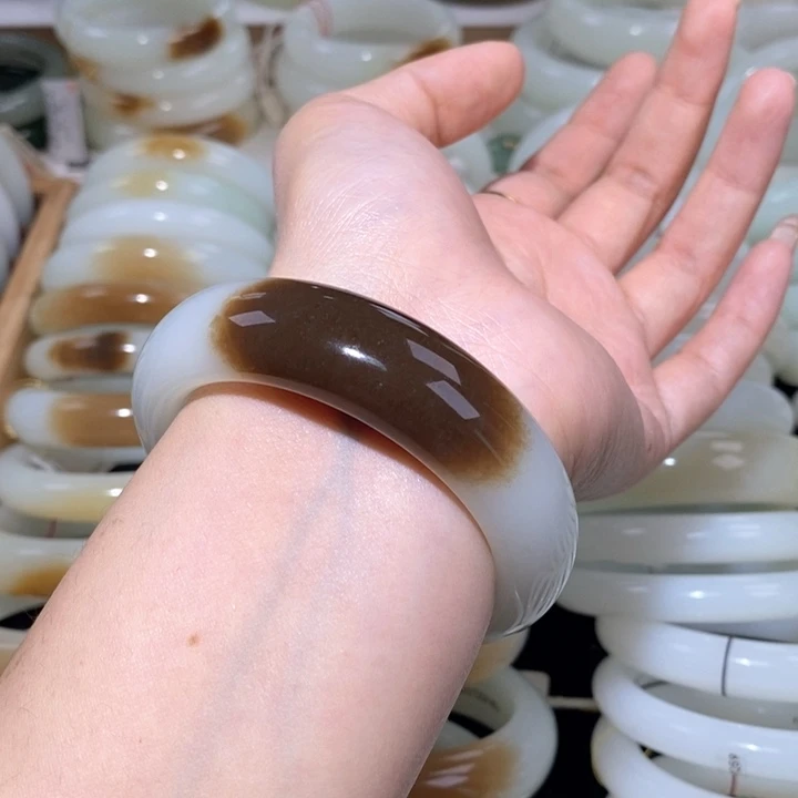 和田玉手镯未镶嵌糖白镯