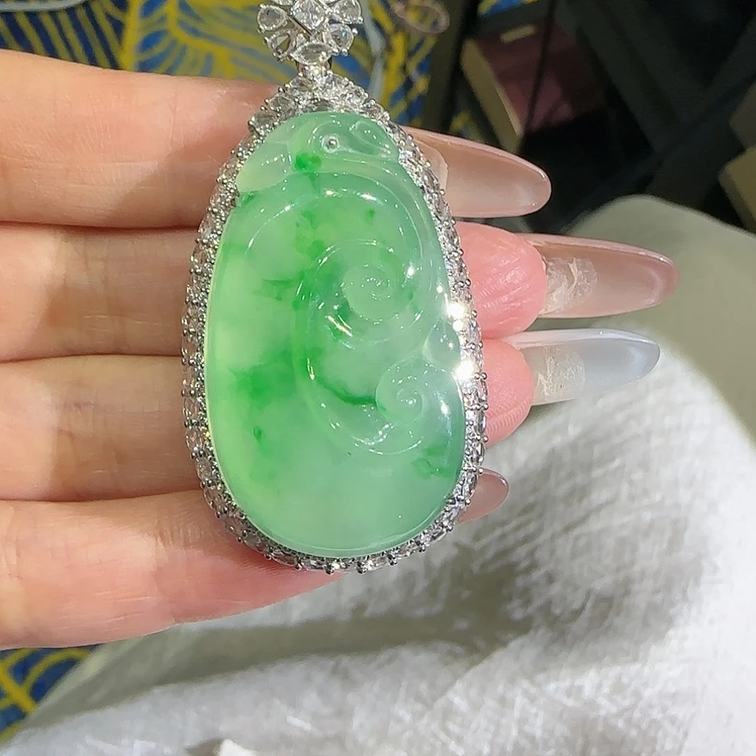 【闪购商品】颈饰18K金镶嵌翡翠_****虎天然缅甸A货翡翠