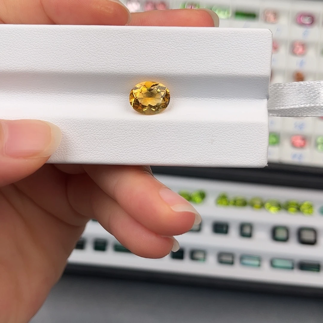 未镶嵌珠宝半成品黄晶天然黄水晶2.4克拉