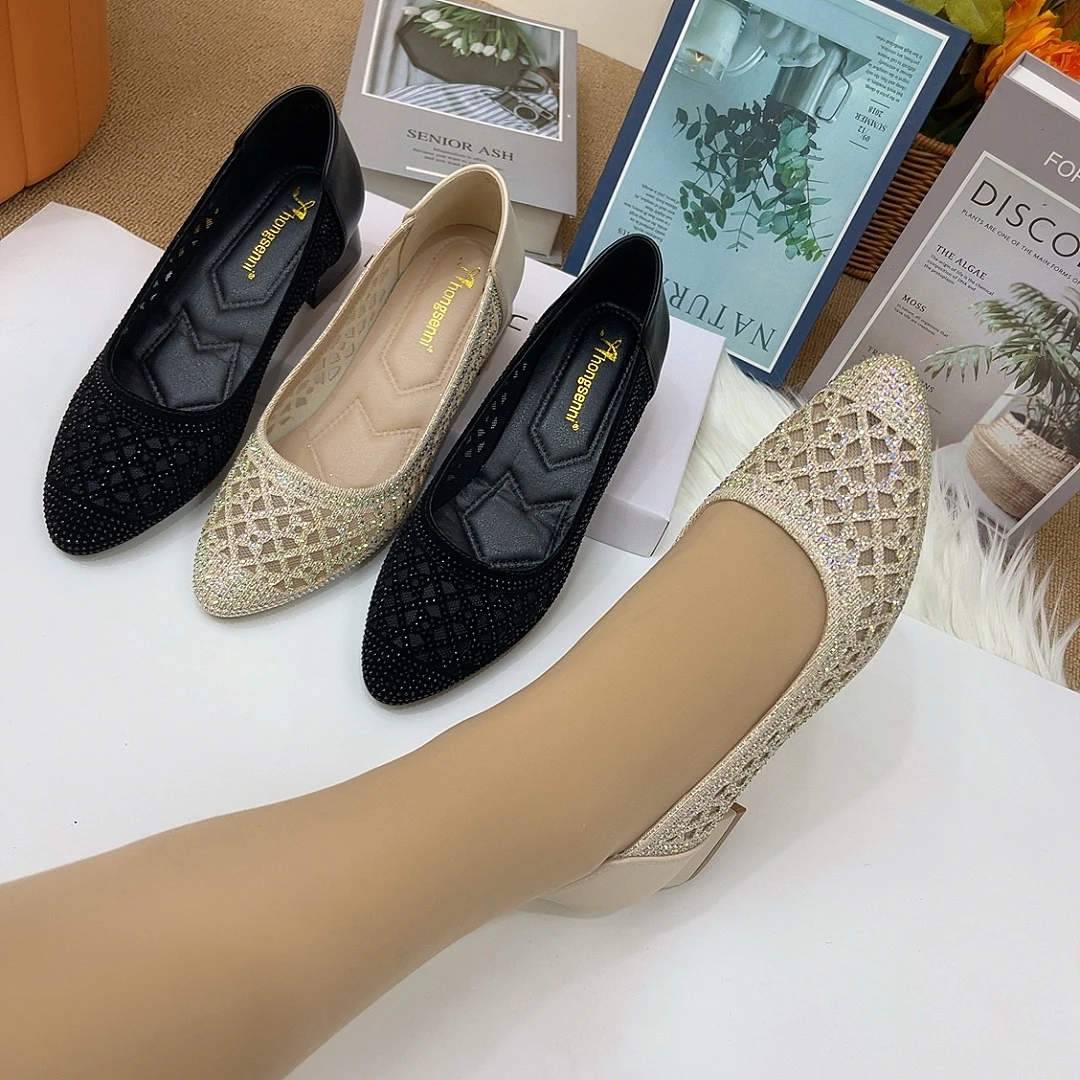 低跟镂空夏季胶粘尖头套筒单鞋休闲软底女鞋透气鞋大码百搭