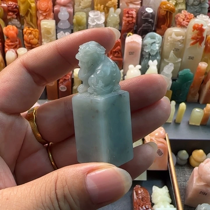 昌化石印石1.8厘米貔貅包刻字