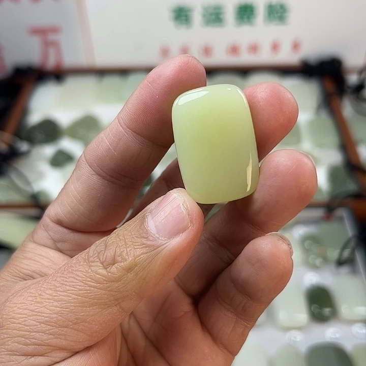 小***x和田玉未镶嵌颈饰