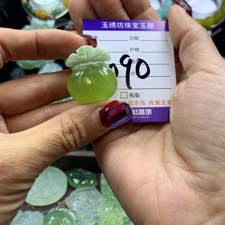 【闪购商品】蛇纹石玉颈饰未镶嵌?****?