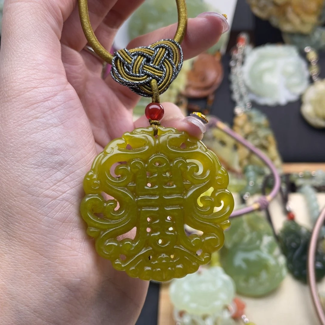 蛇纹石玉颈饰未镶嵌