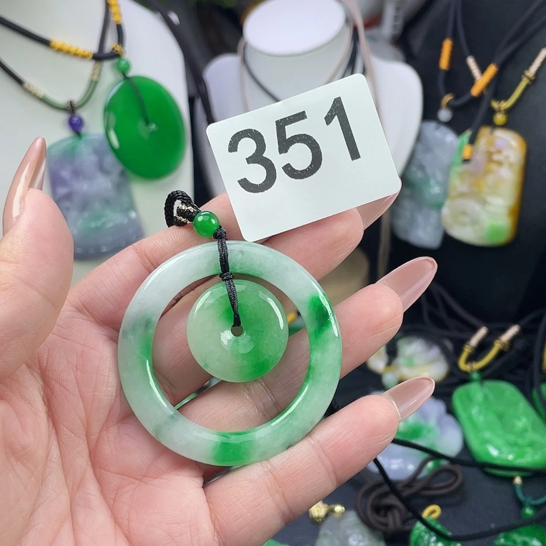 翡翠未镶嵌吊坠(赠链)