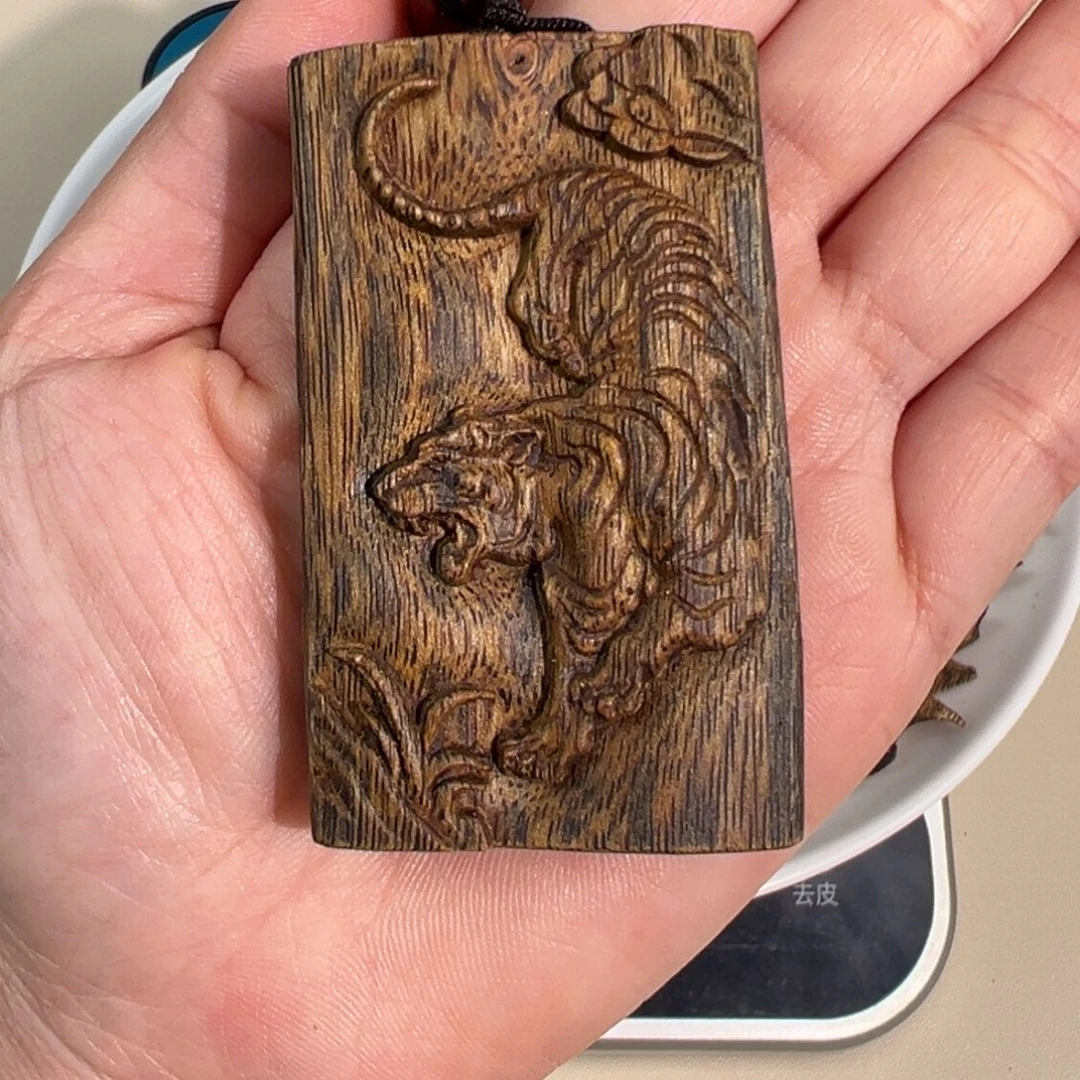 沉香碎屑沉香棋楠雕刻虚空下山虎块料