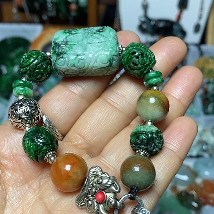 翡翠未镶嵌吊坠(赠链)