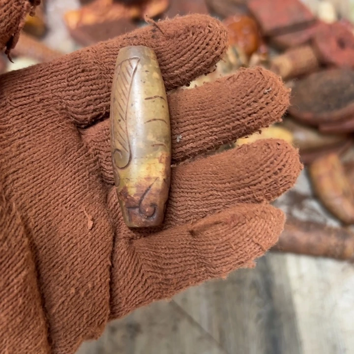 和田玉（黄玉）未镶嵌挂件