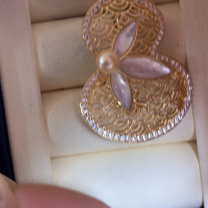 未镶嵌胸饰海水珍珠