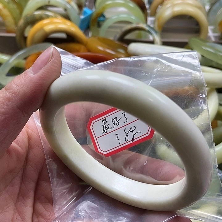 蛇纹石玉手镯未镶嵌S****了