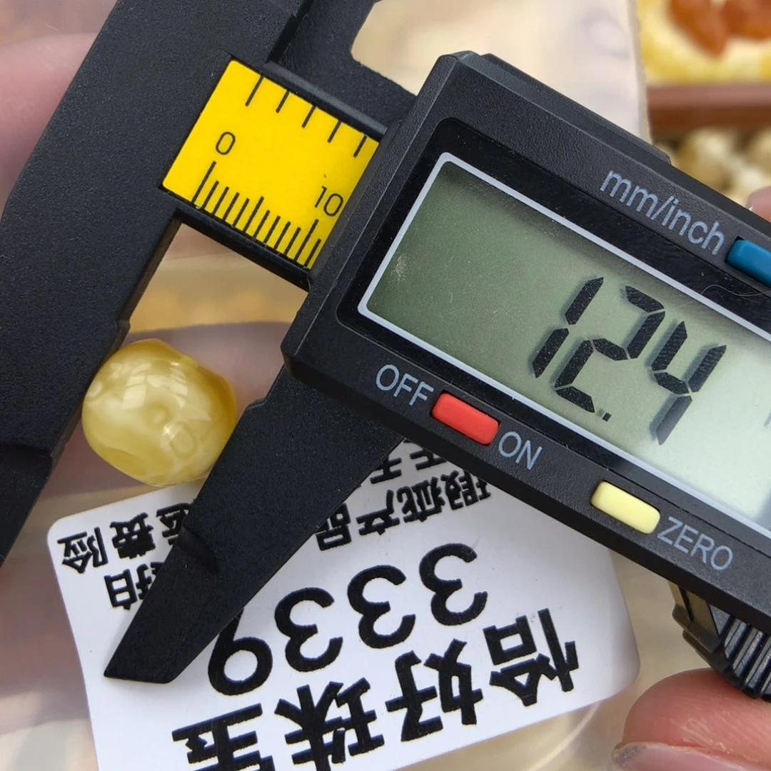 未镶嵌琥珀珠宝奇石