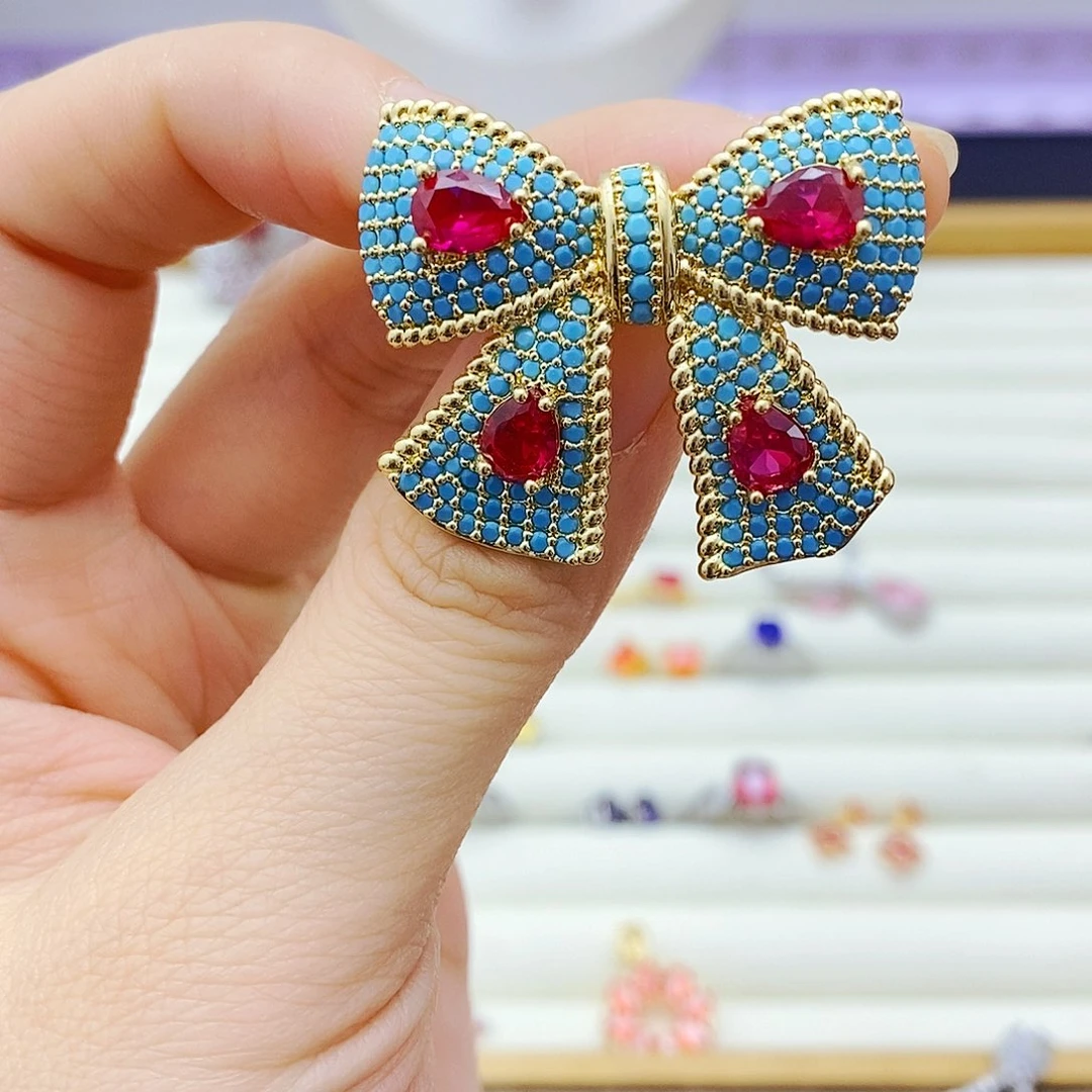 未镶嵌红宝石胸饰