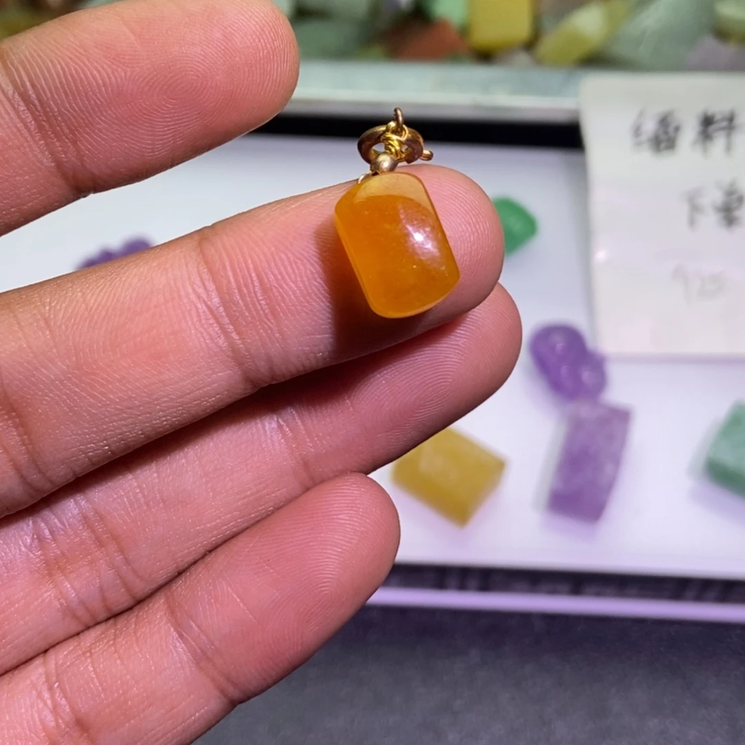 翡翠未镶嵌颈饰吊坠