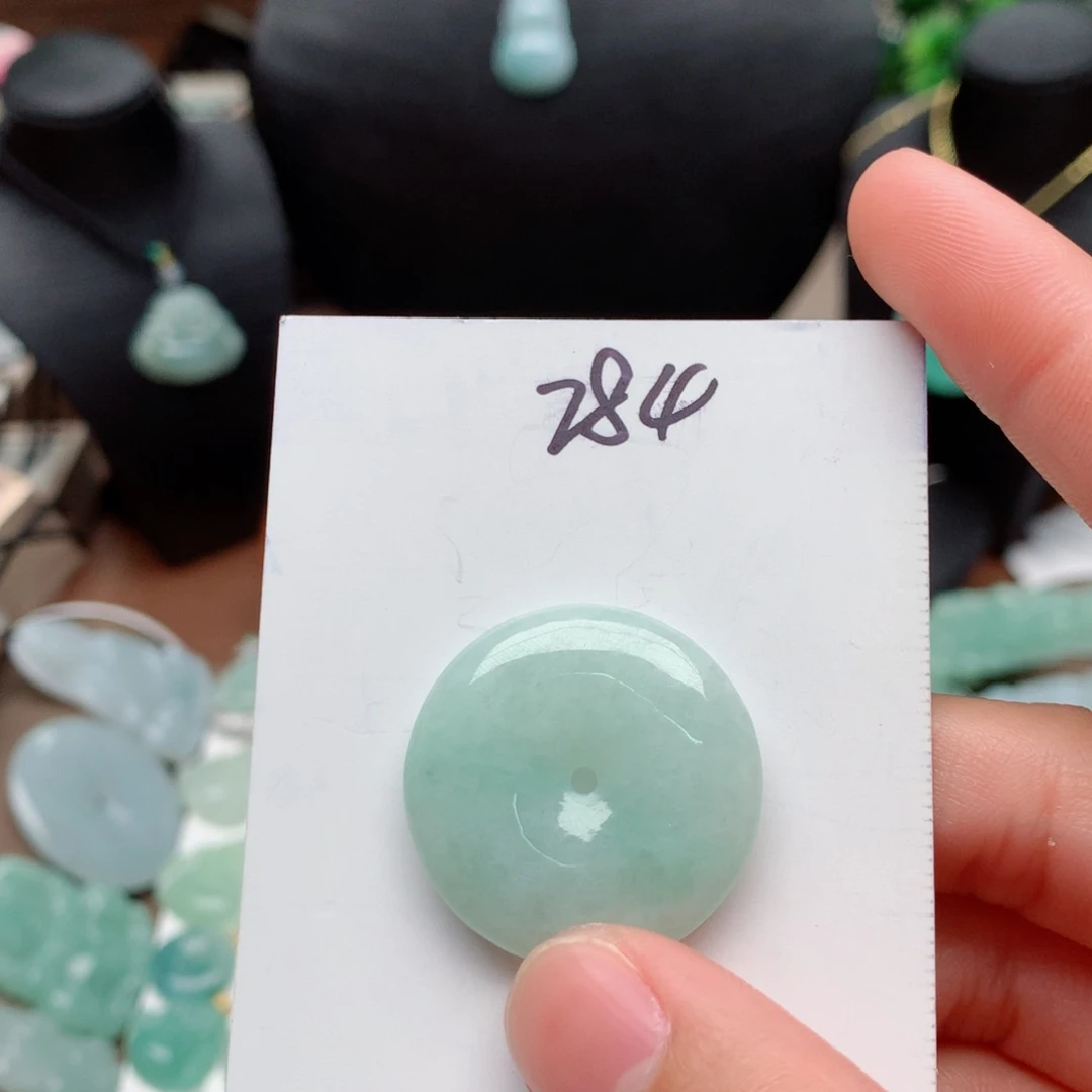 翡翠颈饰未镶嵌吊坠