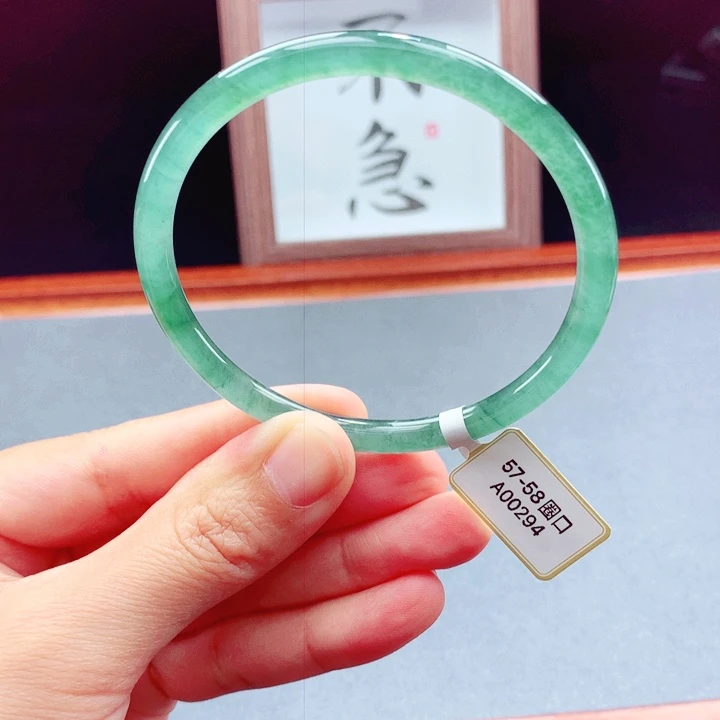 未镶嵌手镯翡翠圆镯