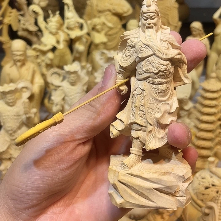黄杨木小瑕疵横刀关羽