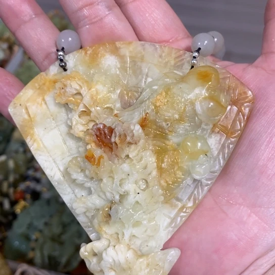 蛇纹石玉未镶嵌颈饰