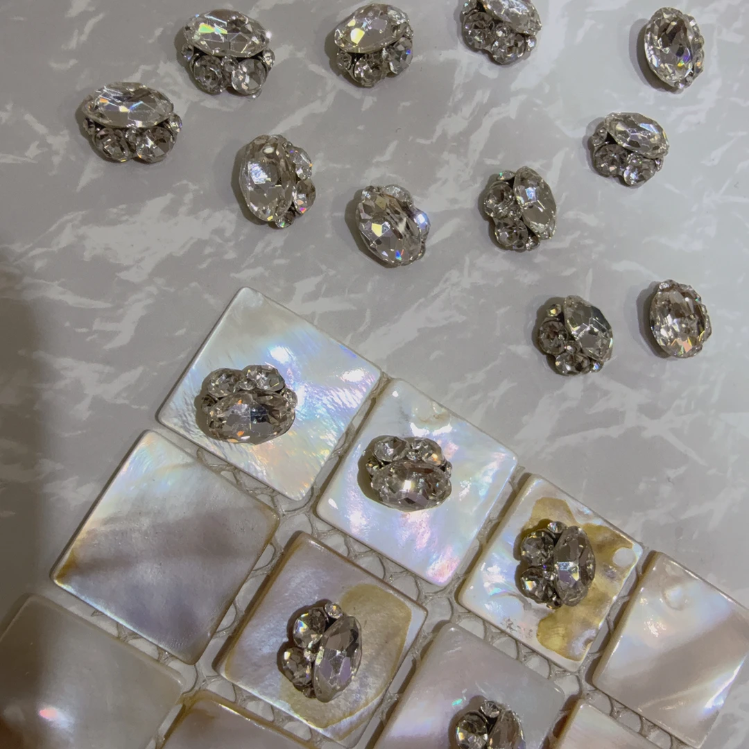 MM美甲灬小号爆闪瘦蛋堆钻美甲饰品八颗一包尺寸9x11mm