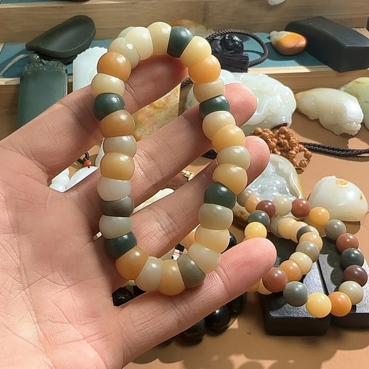 和田玉（糖玉）车挂未镶嵌路***生