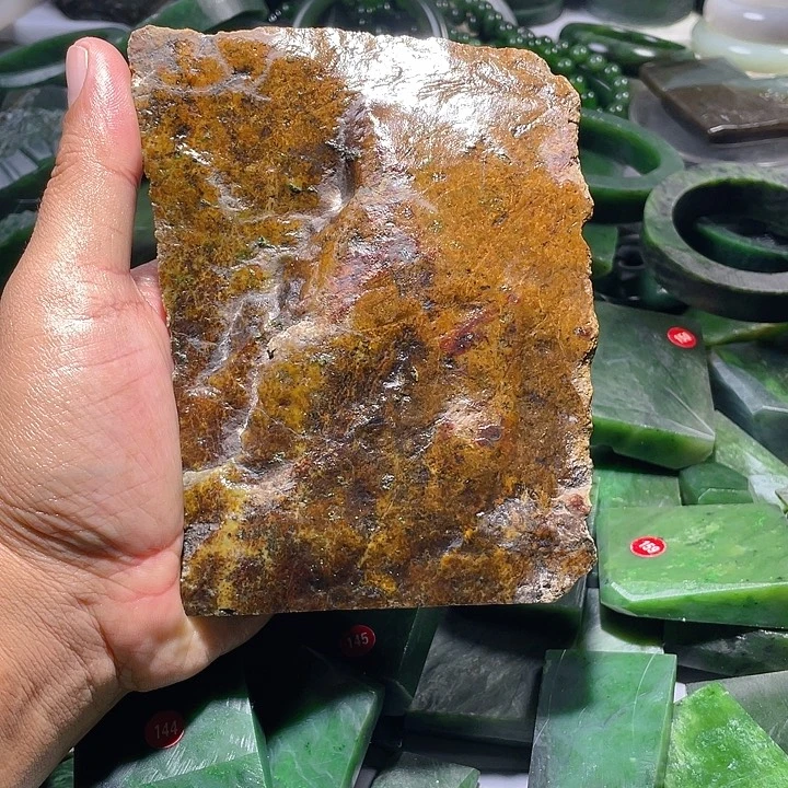 和田玉（碧玉）未镶嵌珠宝奇石