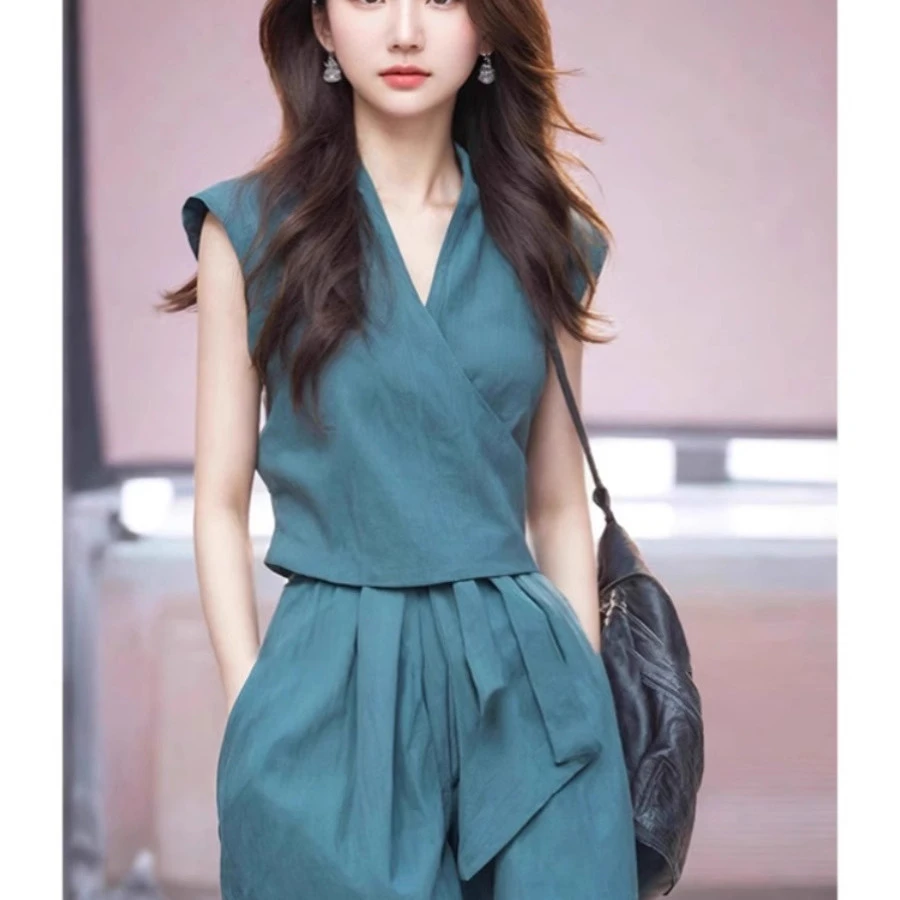 哥弟阿玛施正2025夏季新款收腰显瘦时尚高级感上衣短裤两件套女装