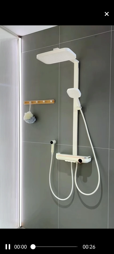 奶油风贴墙旋转四档淋浴花洒套装家用增压喷头