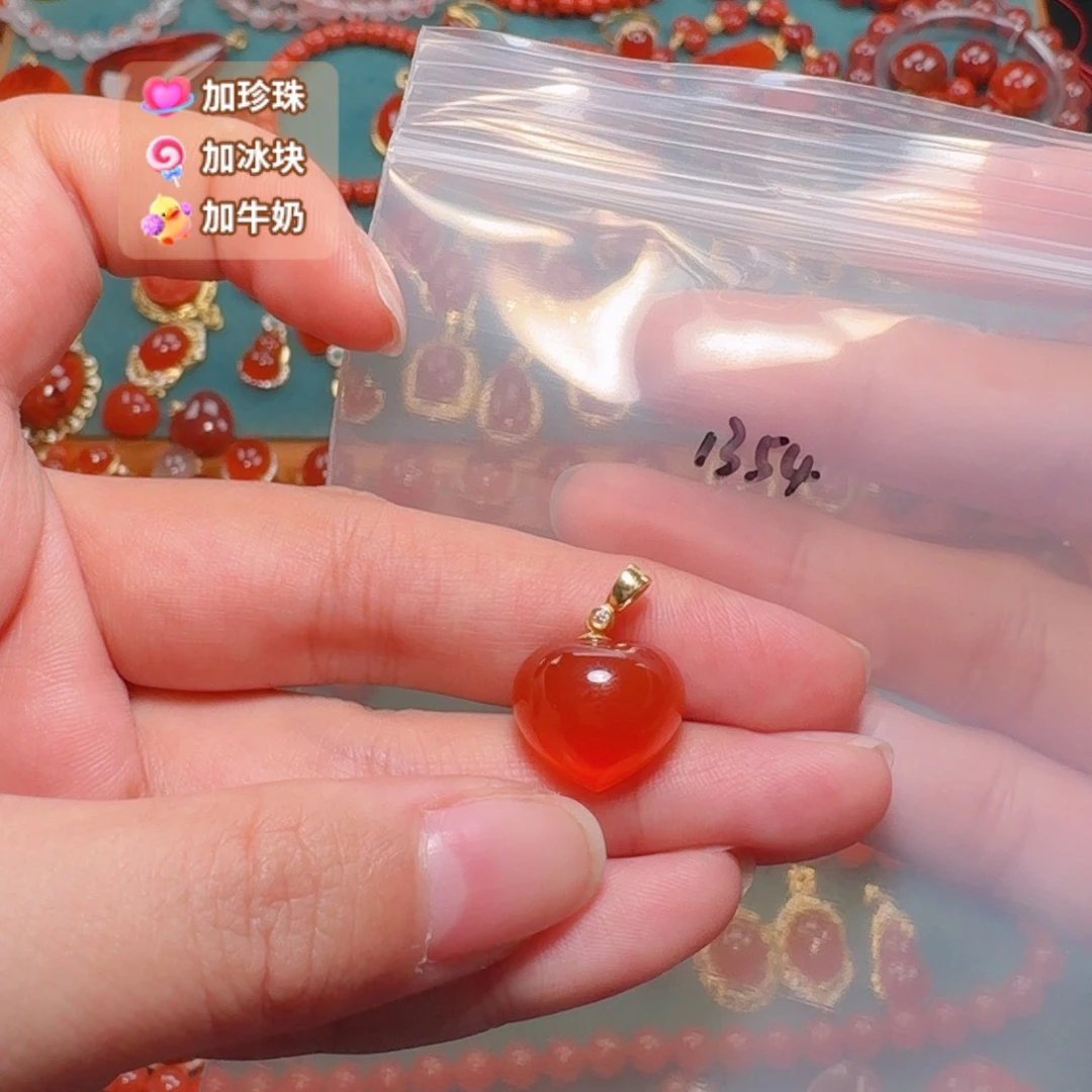 落***声南红玛瑙18K金镶嵌吊坠