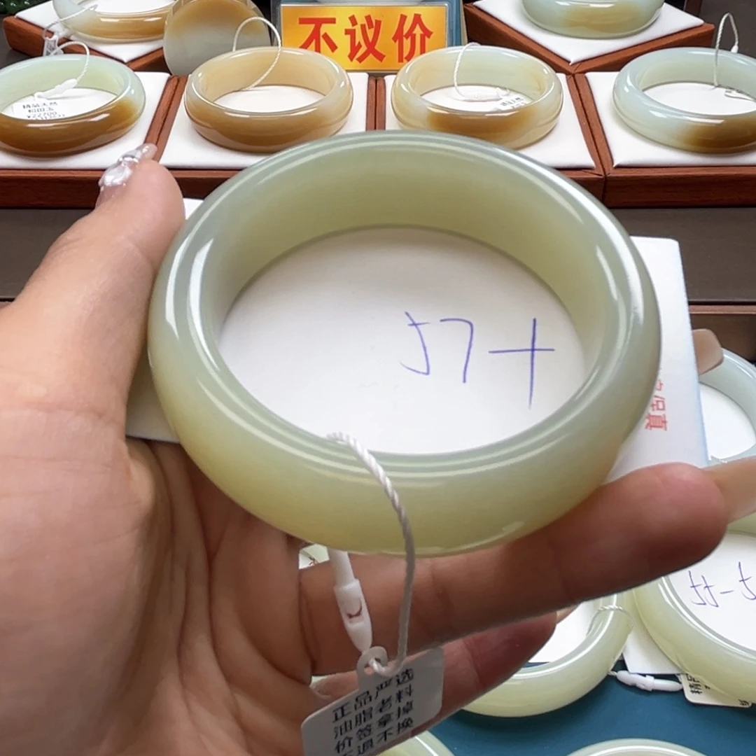 未镶嵌手镯和田玉