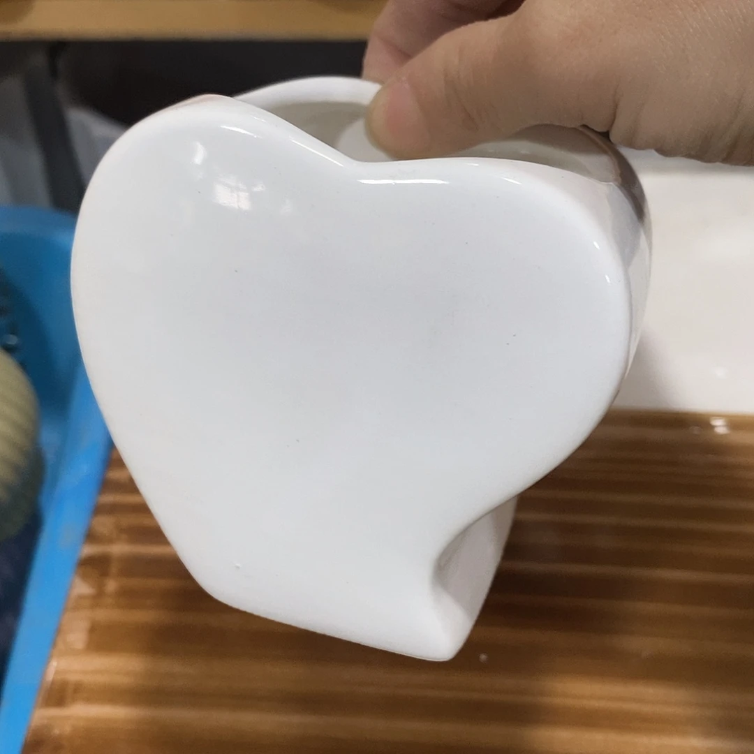 杯子陶盆有孔 瑕疵介意勿拍