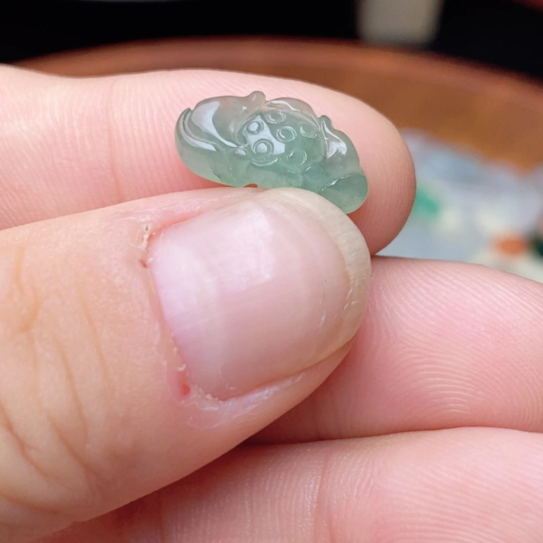 翡翠挂件未镶嵌翡翠