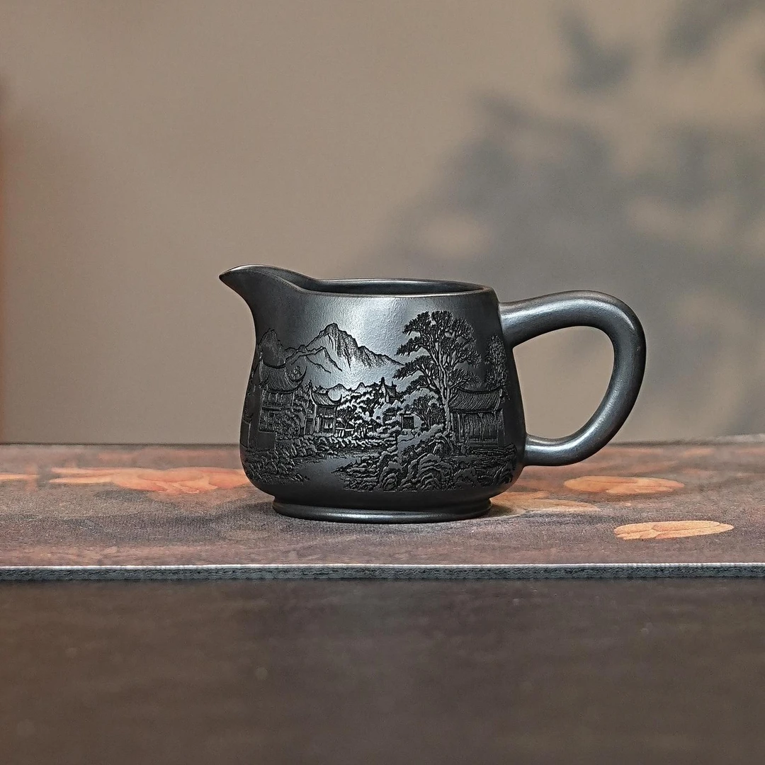 烟雨入江南公道杯  原矿紫砂石黄泥料刻绘烟雨入江南公道杯品茗杯