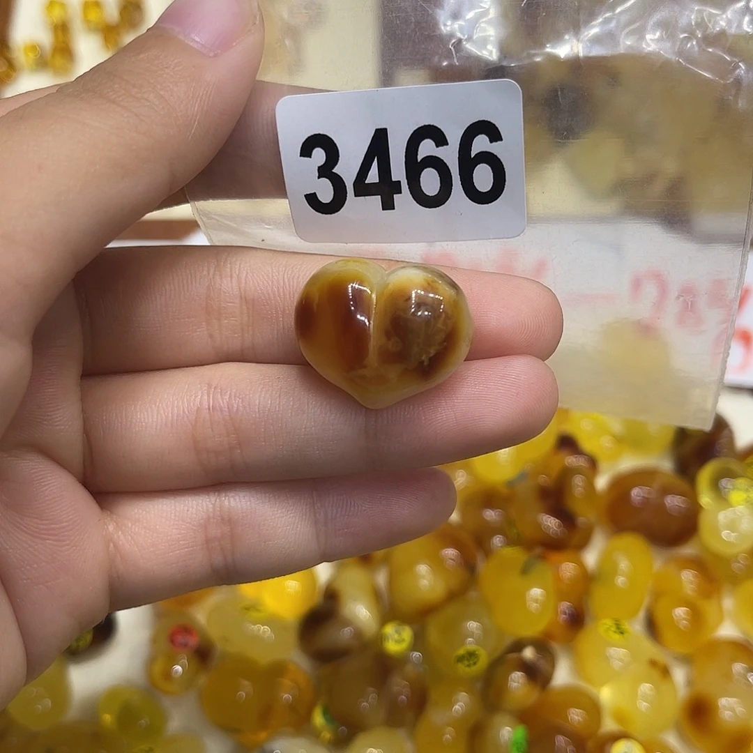 喵***咪琥珀未镶嵌珠宝奇石
