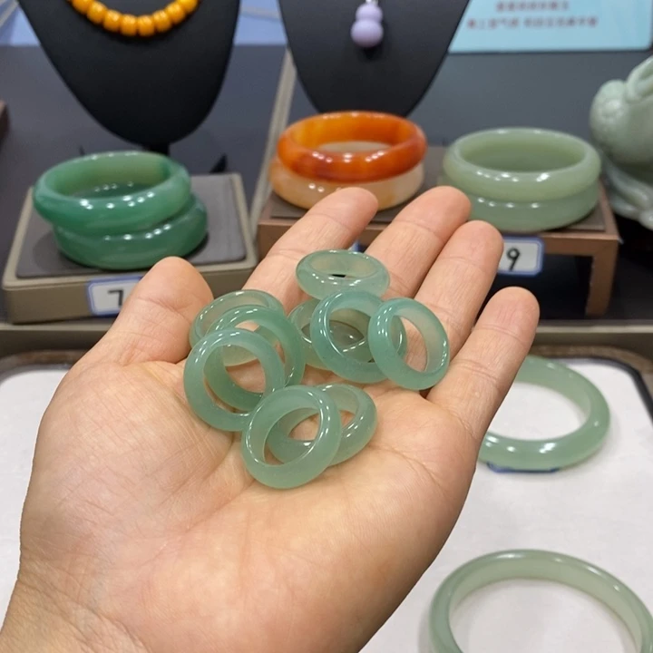 未镶嵌手镯石英岩玉