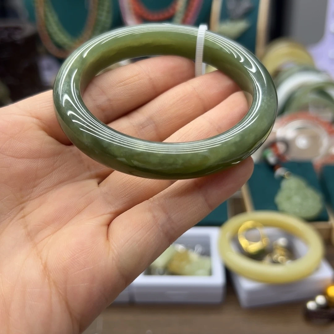 和田玉手镯未镶嵌56.5圈围C074瑕