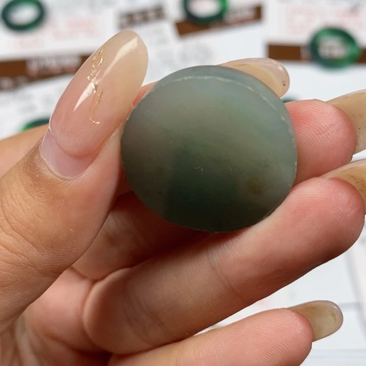 翡翠颈饰未镶嵌冬***瓜翡翠扣子