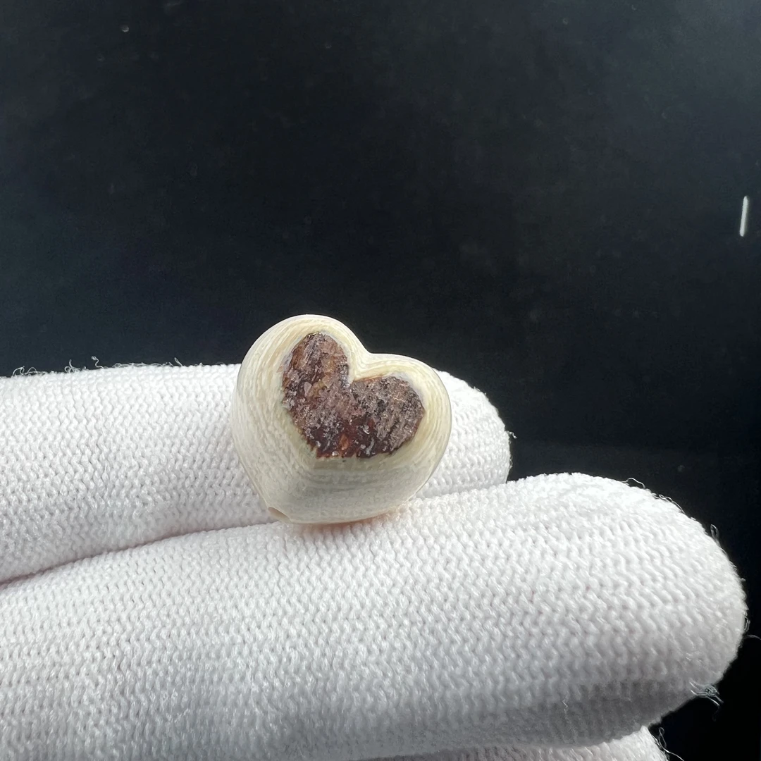 D9195天然猛犸牙 带皮爱心18x16.6mm支持鉴定 一物一图