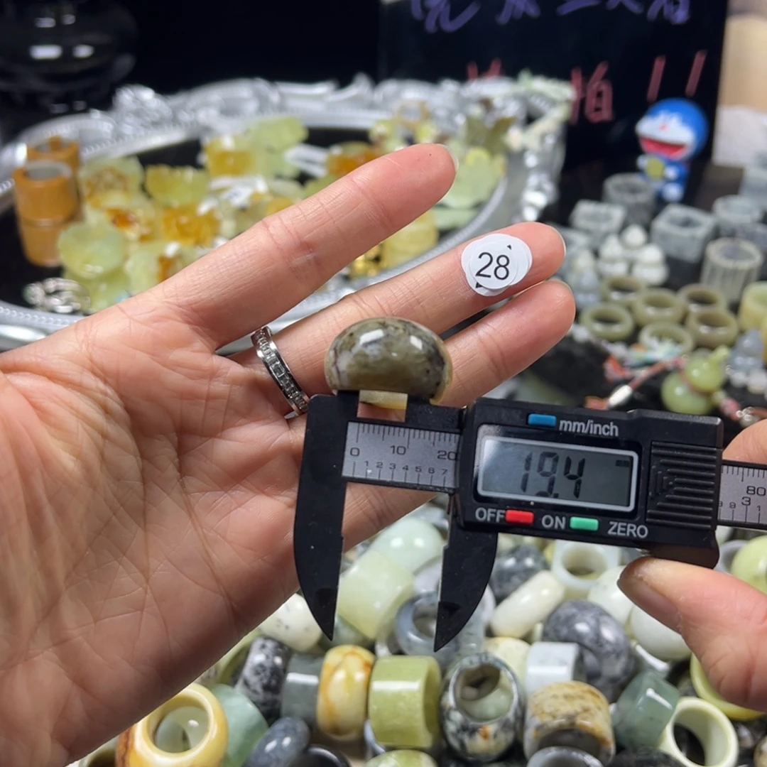 蛇纹石玉未镶嵌戒指