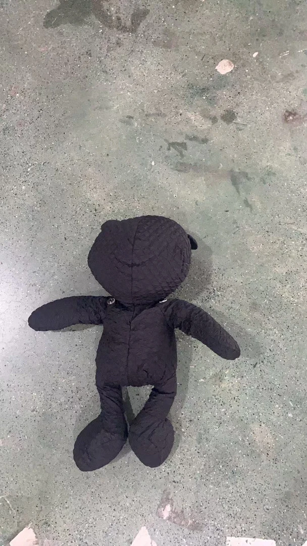 黑色纯色小熊玩偶发1瑕疵