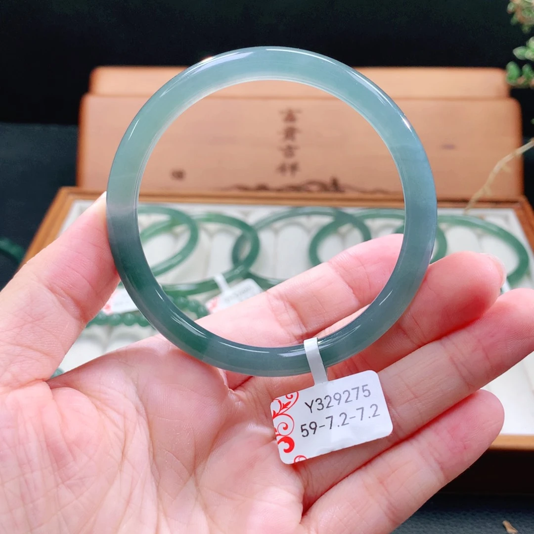 翡翠手镯（圆镯）未镶嵌